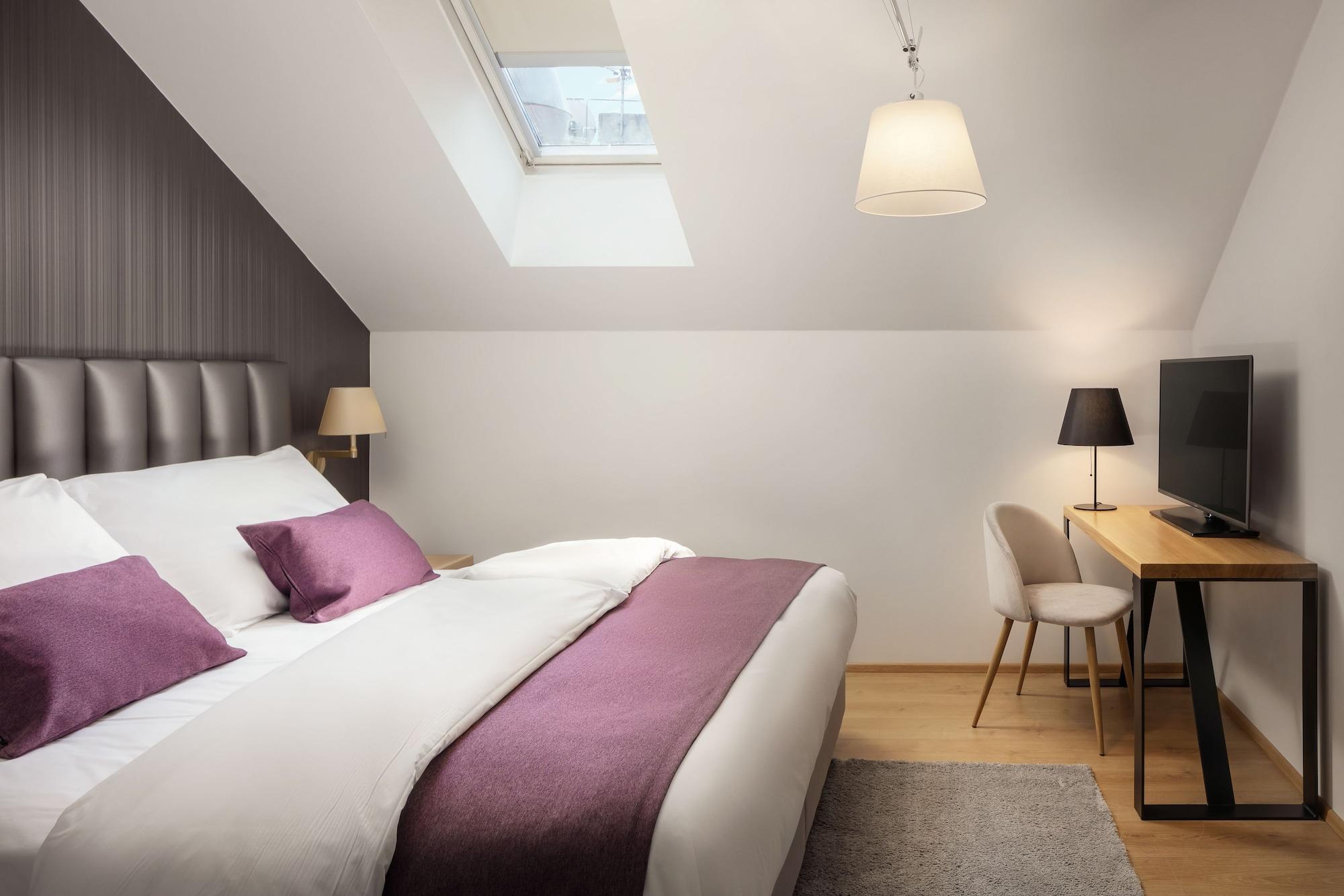 Moods Charles Bridge Hotel Прага Екстериор снимка