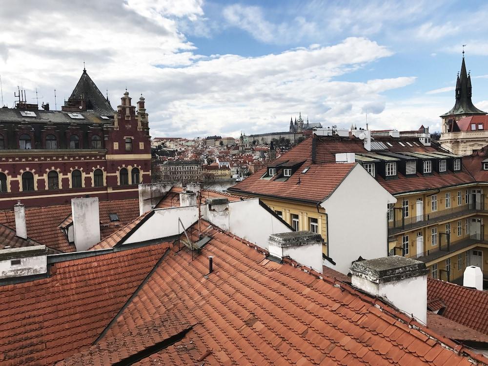 Moods Charles Bridge Hotel Прага Екстериор снимка