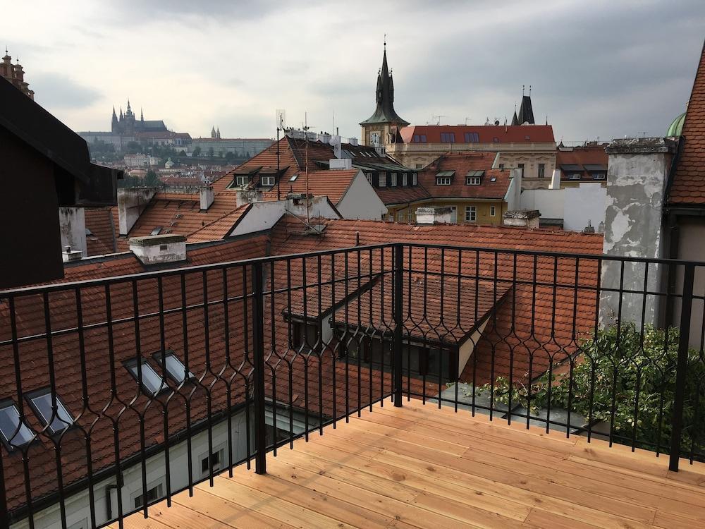 Moods Charles Bridge Hotel Прага Екстериор снимка